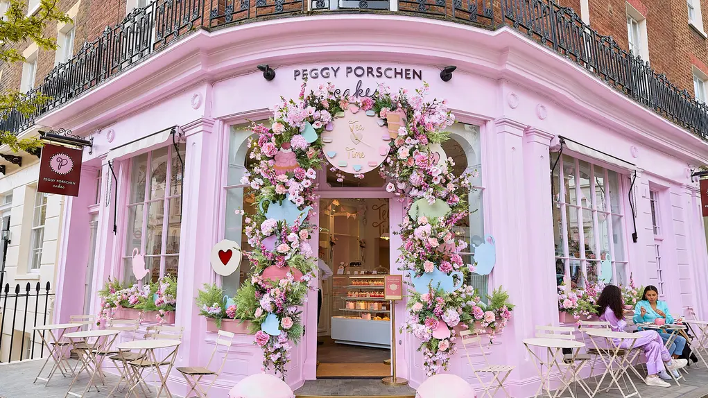 The exterior of Peggy Porschen with an archway of flowers